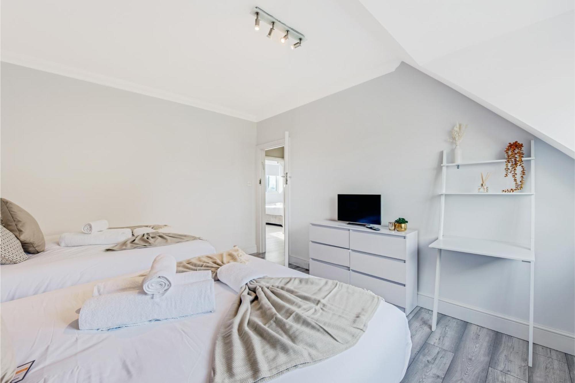Sweet And Lovely 2Br With Free Parking London Exterior foto